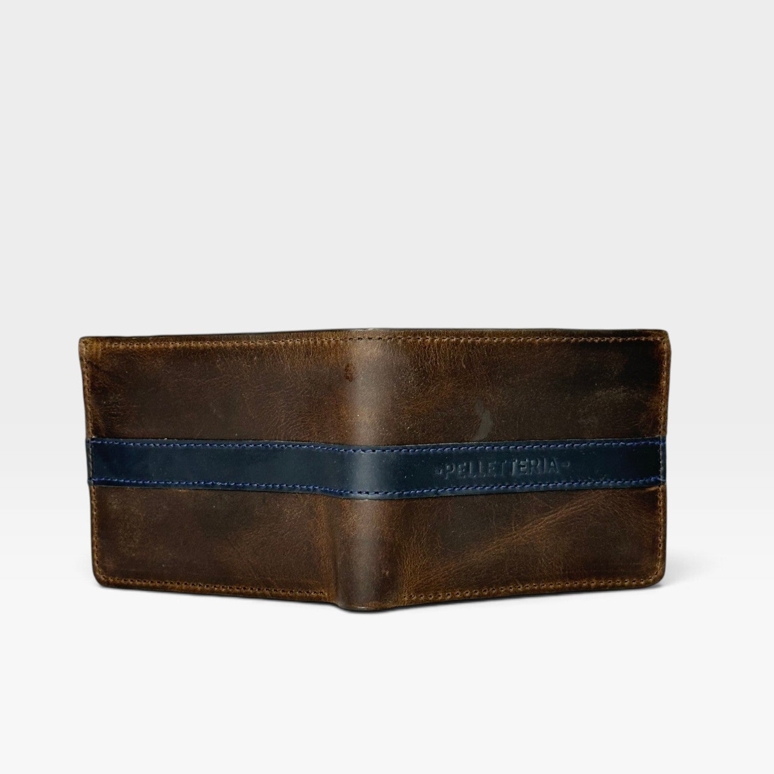 Billetera Hombre Cuero Pull-Up Café con Franja Azul y RFID