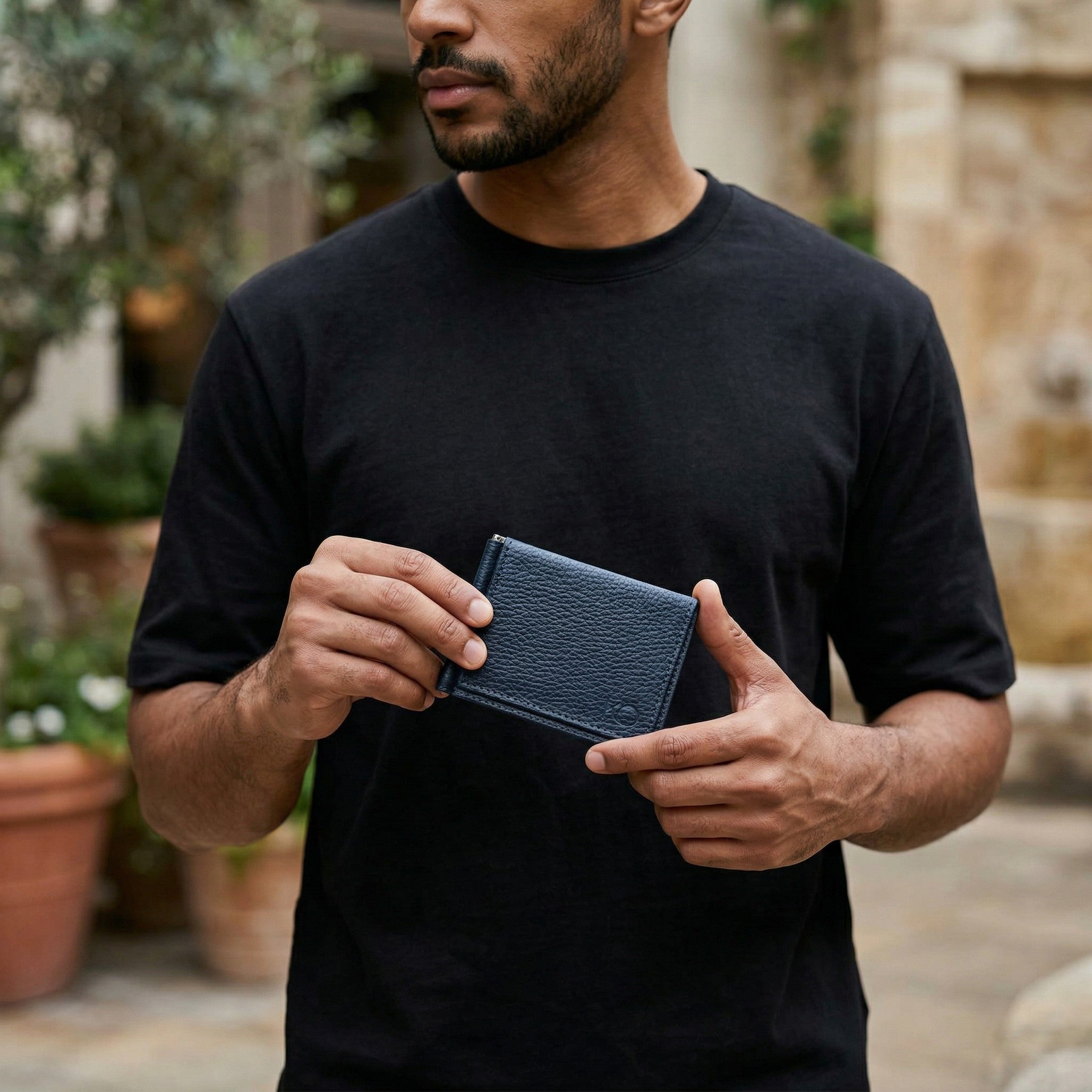 Pisa Billetes "Flipper" – Minimalismo Inteligente en Cuero Genuino "Libertad total en tu bolsillo. El diseño más delgado para el hombre práctico."