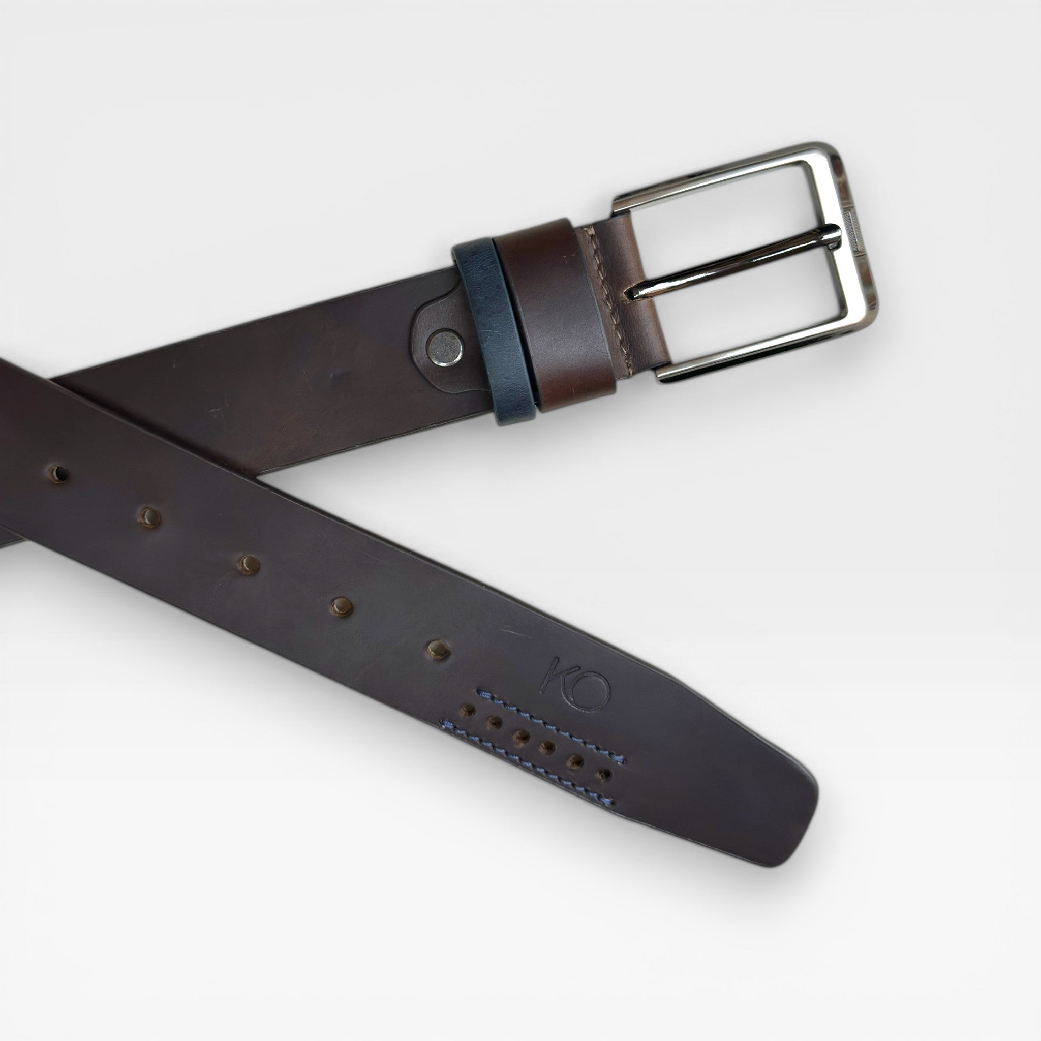 Cinturón Hombre "Stylish" – El Detalle de Autor en Cuero Legítimo "No es solo un cinturón, es la pieza que define tu estilo."