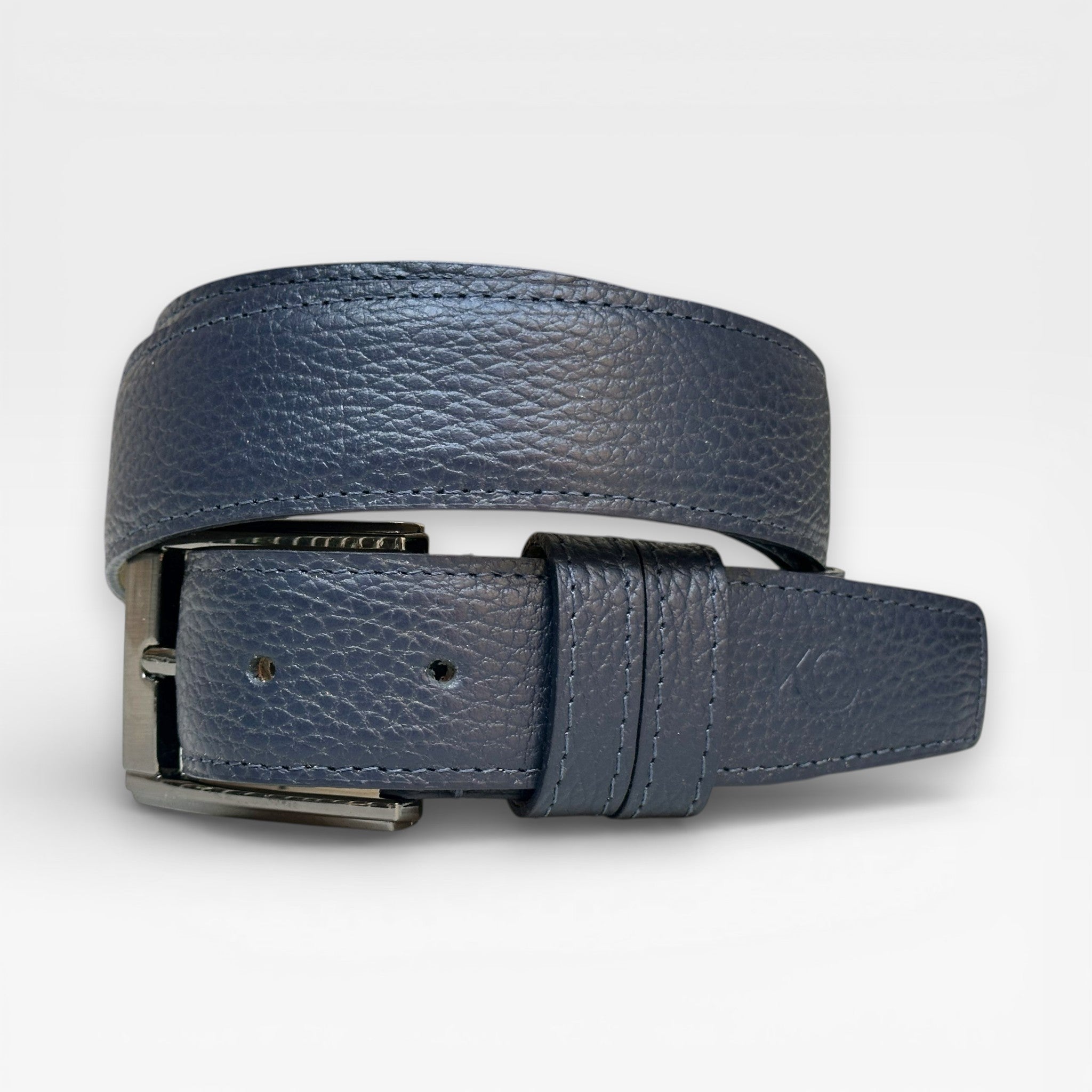 Cinturón Hombre "Grand" – La Fuerza del Cuero en su Máxima Expresión "Un cinturón con autoridad. Diseñado para resistir el paso del tiempo y las tendencias."