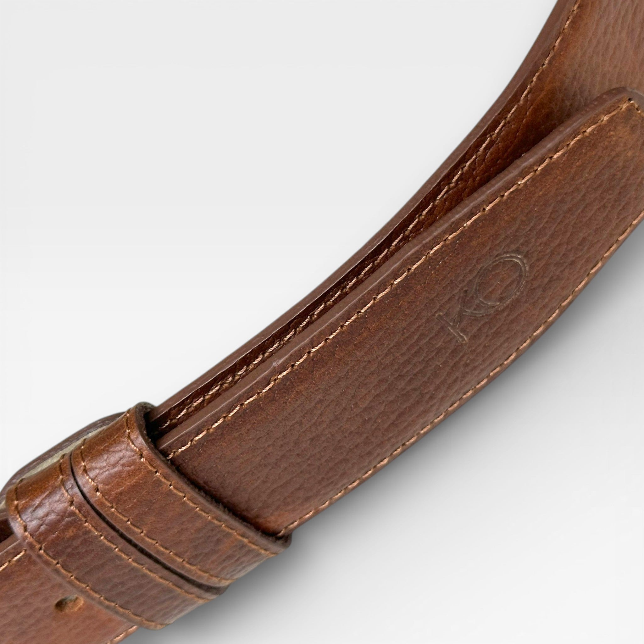 Cinturón Hombre "Grand" – La Fuerza del Cuero en su Máxima Expresión "Un cinturón con autoridad. Diseñado para resistir el paso del tiempo y las tendencias."