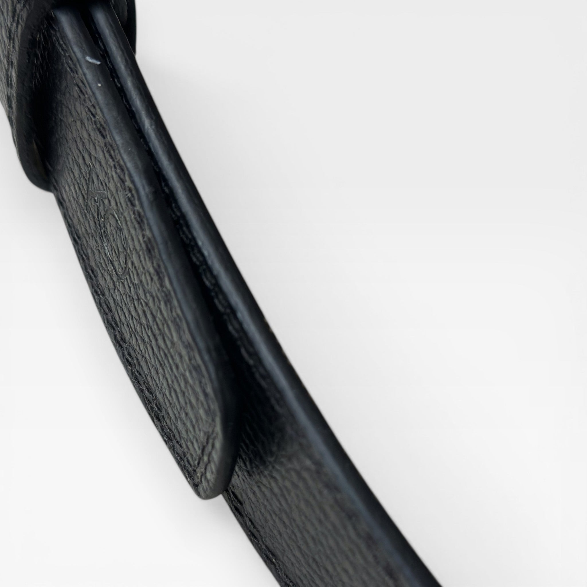 Cinturón Hombre "Enduring" – La Resistencia Definitiva en Cuero Vacuno "Diseñado para no fallar. El cinturón que sobrevive al trote diario con elegancia."