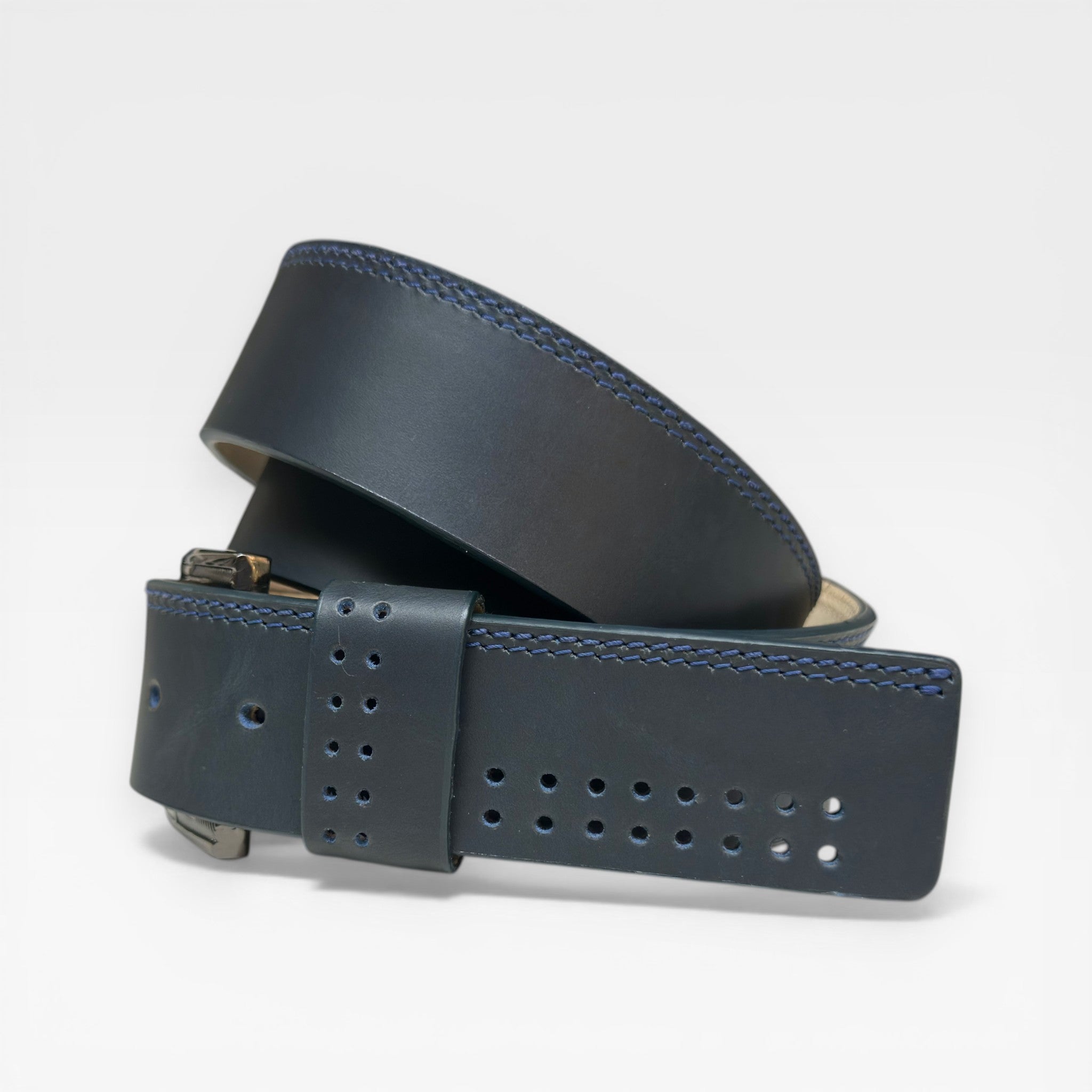 Cinturón Distinctive – El Nuevo Estándar del Estilo Casual-Donde la ingeniería del cuero se encuentra con el diseño disruptivo.