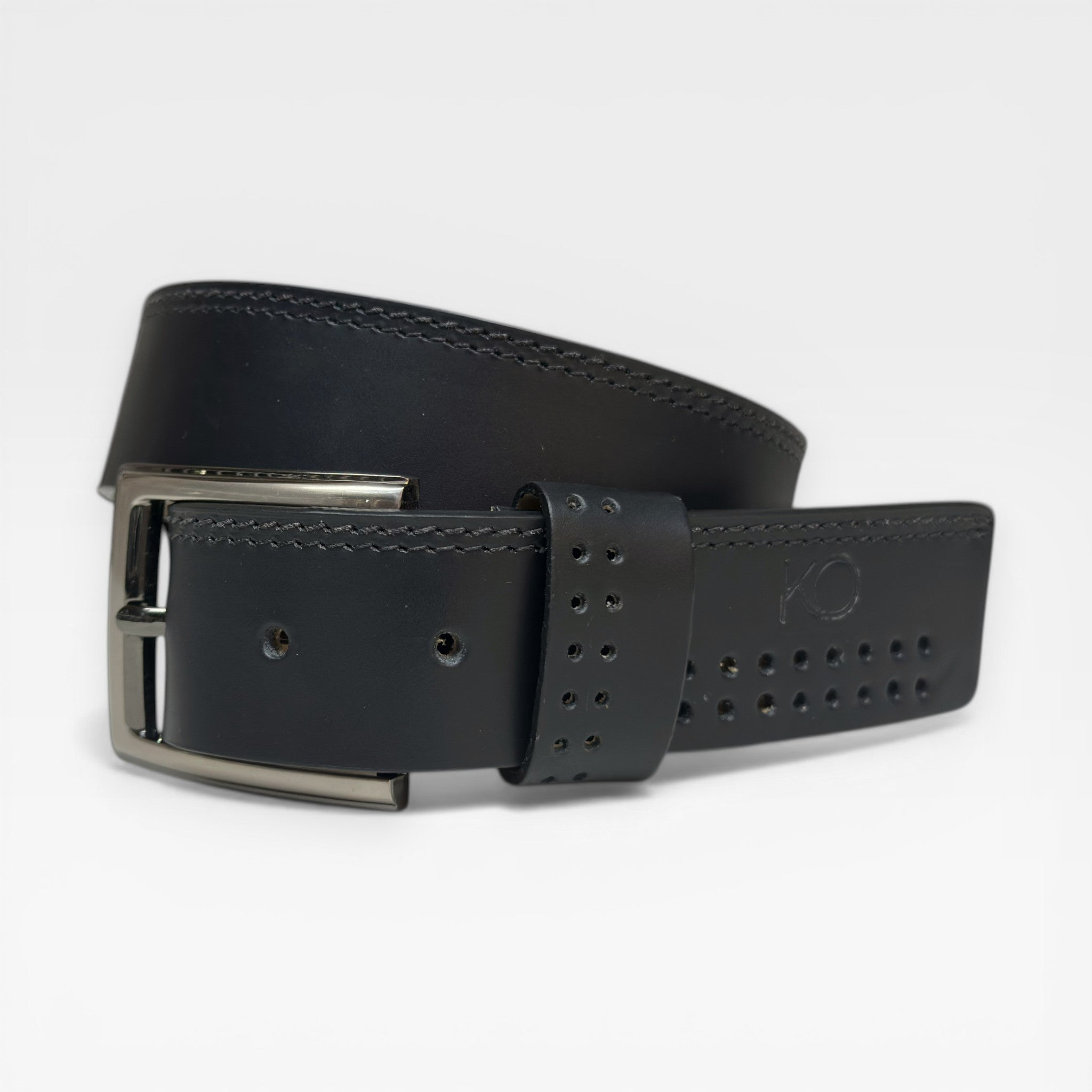 Cinturón Distinctive – El Nuevo Estándar del Estilo Casual-Donde la ingeniería del cuero se encuentra con el diseño disruptivo.