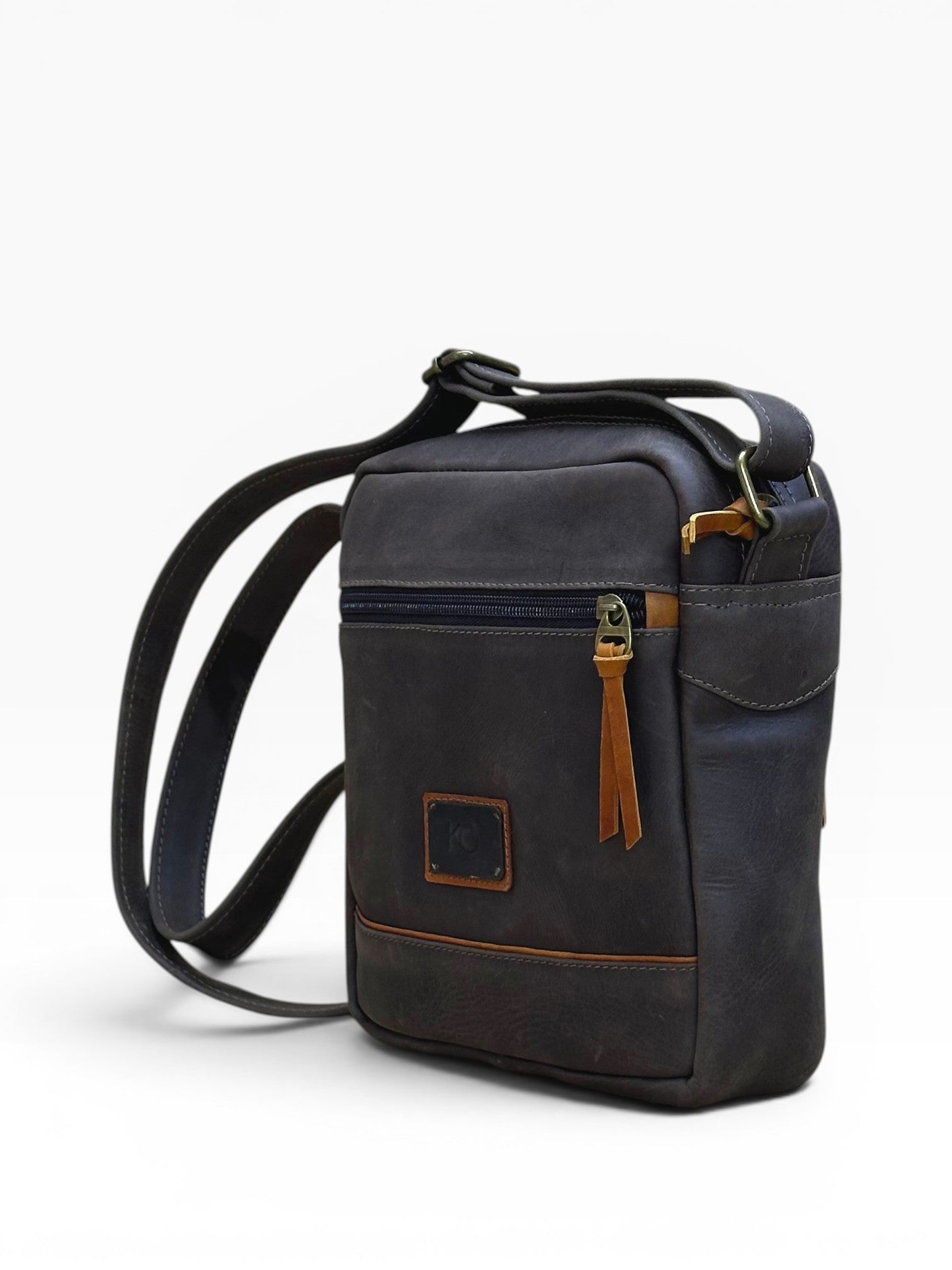 Bolso Manos Libres Cruzado en Cuero Genuino para Hombre — Diseño Minimalista